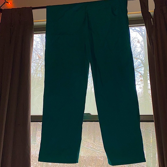 NEW 2 Pairs Hunter Green Medical Scrub Pants XS (sorry for the wrinkles) - Picture 1 of 3